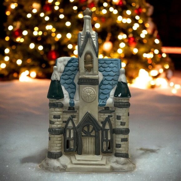 Winter Village Victorian House, Christmas Village Accessory from 1990s - Picture 1 of 10